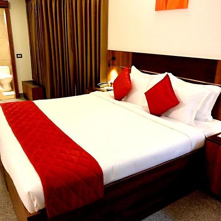 Hotel Thamburu International Thiruvananthapuram Εξωτερικό φωτογραφία