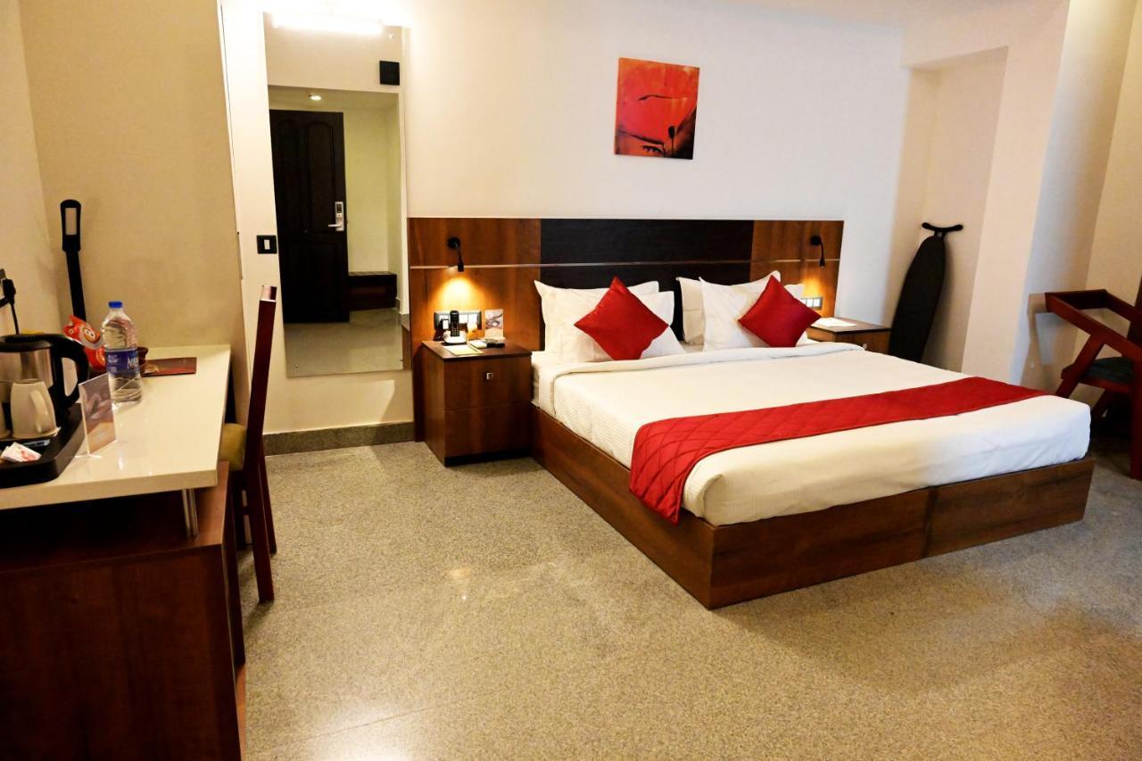 Hotel Thamburu International Thiruvananthapuram Εξωτερικό φωτογραφία
